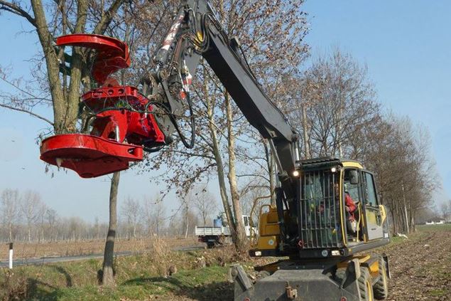 Fecon® Introduces a new Excavator Rotating Tree Shear